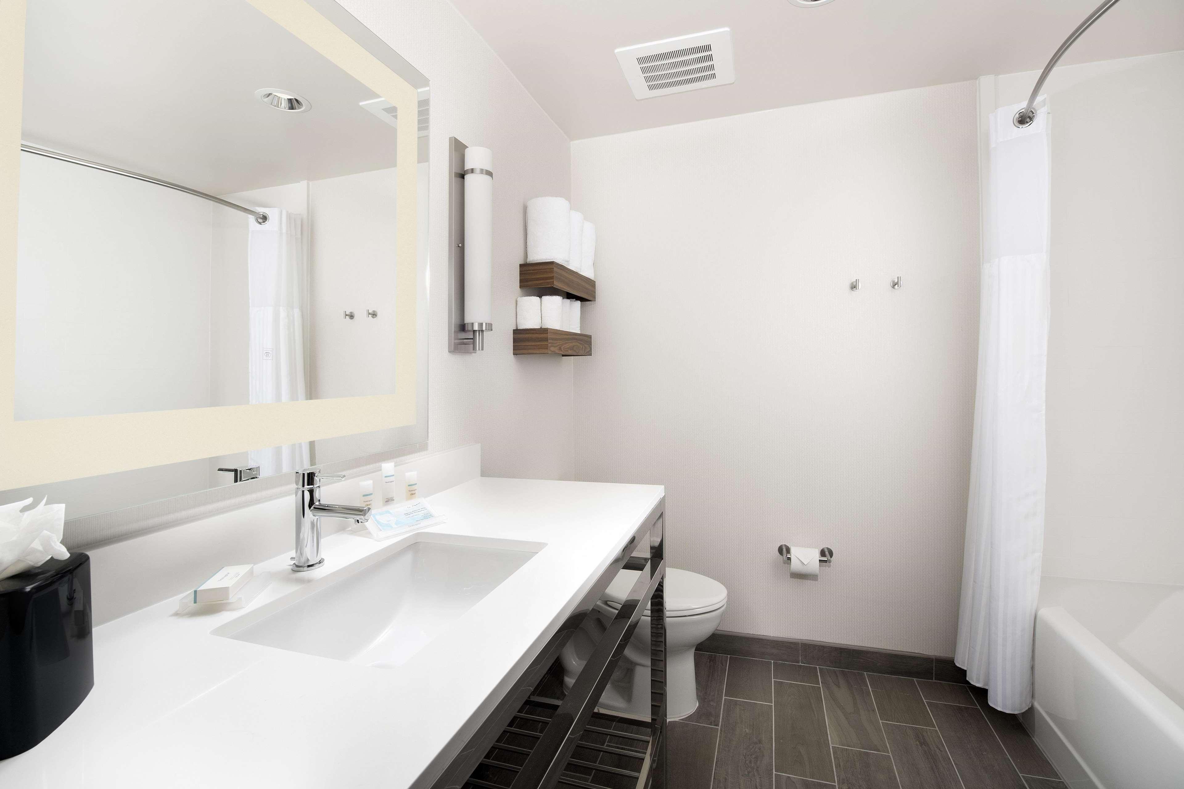 Hilton Garden Inn San Antonio Downtown Riverwalk מראה חיצוני תמונה