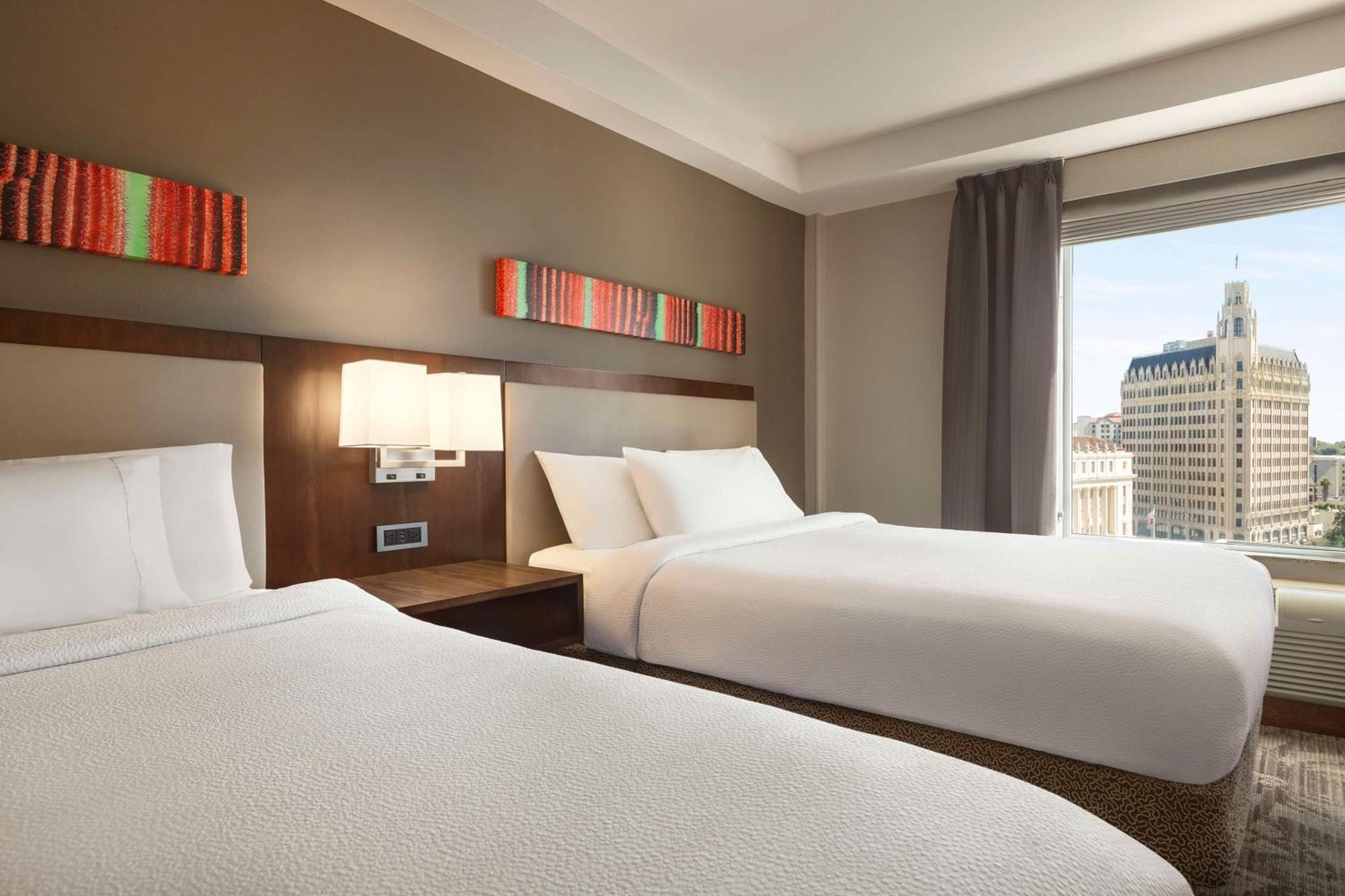 Hilton Garden Inn San Antonio Downtown Riverwalk מראה חיצוני תמונה