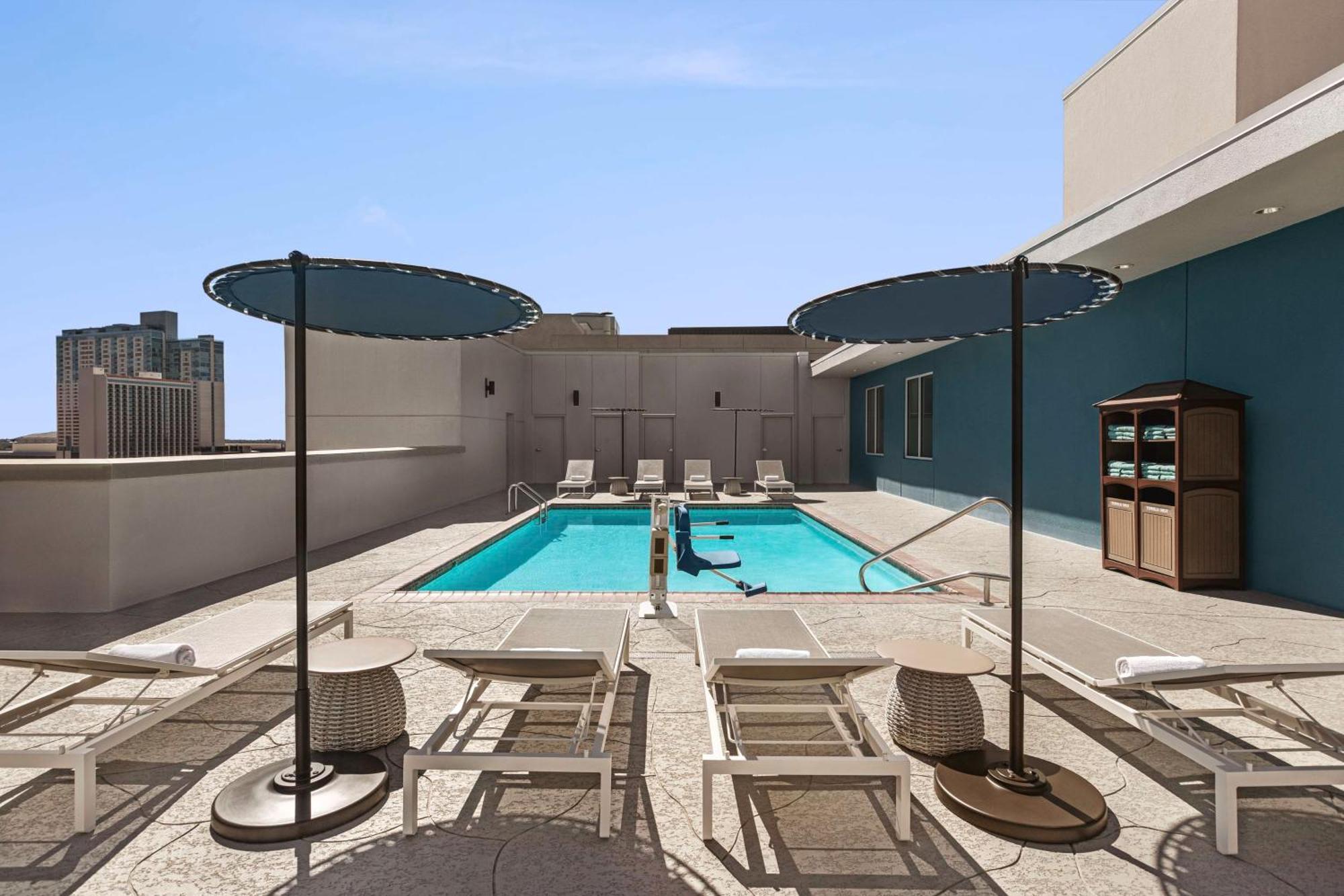 Hilton Garden Inn San Antonio Downtown Riverwalk מראה חיצוני תמונה
