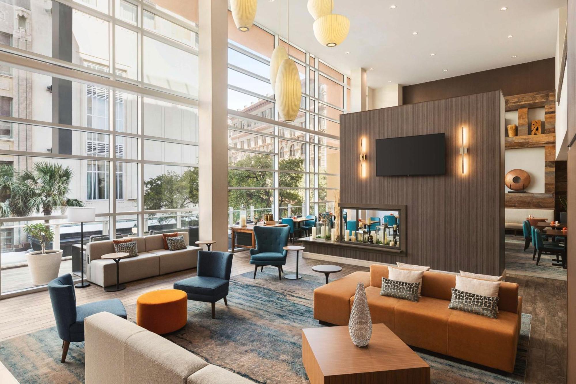 Hilton Garden Inn San Antonio Downtown Riverwalk מראה חיצוני תמונה