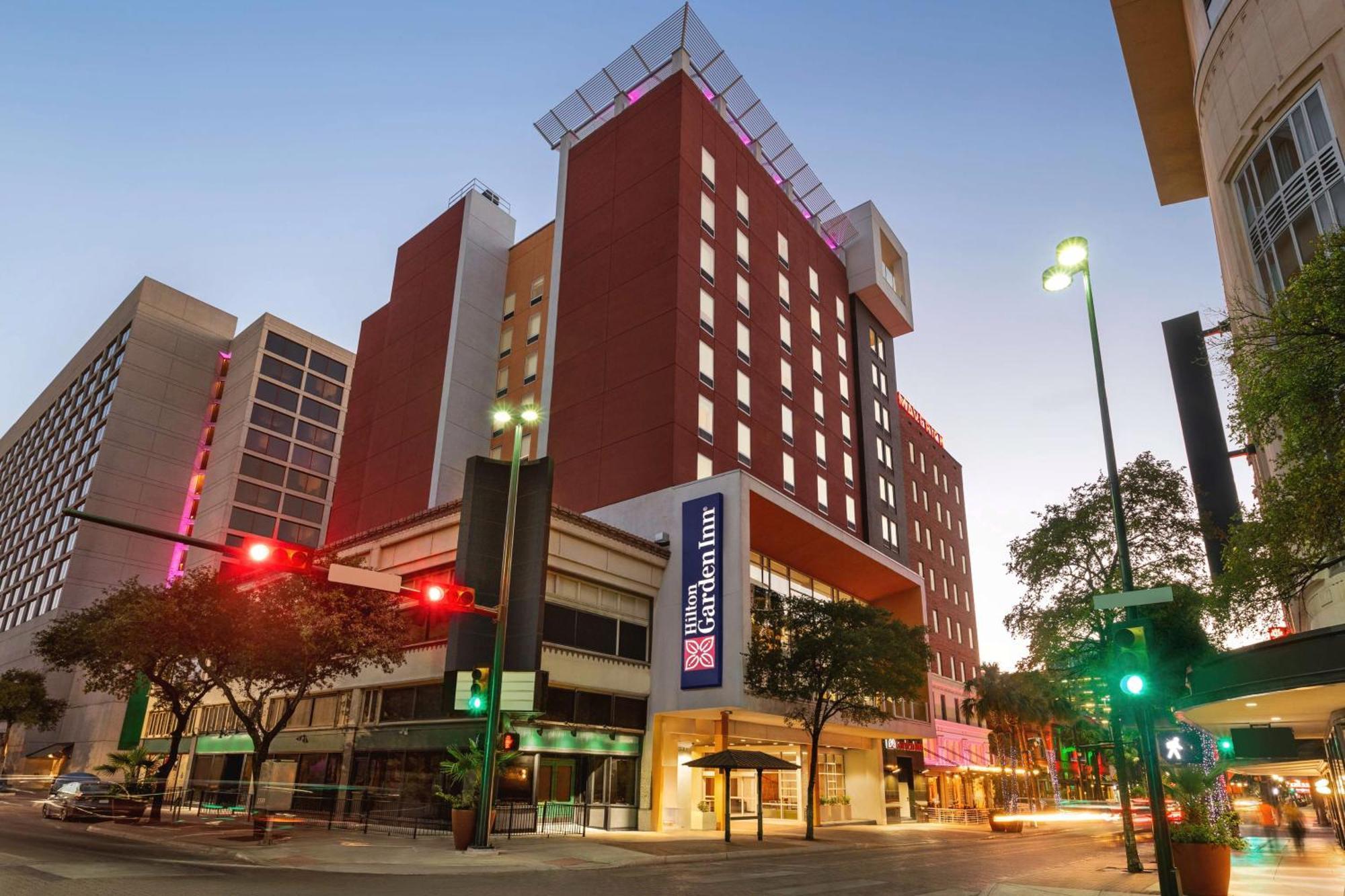 Hilton Garden Inn San Antonio Downtown Riverwalk מראה חיצוני תמונה